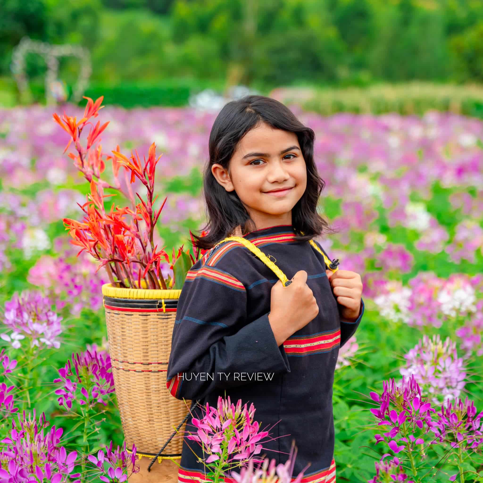 Cô gái dân tộc tây nguyên