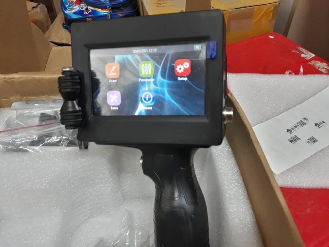 may-in-date-cam-tay-ZM950